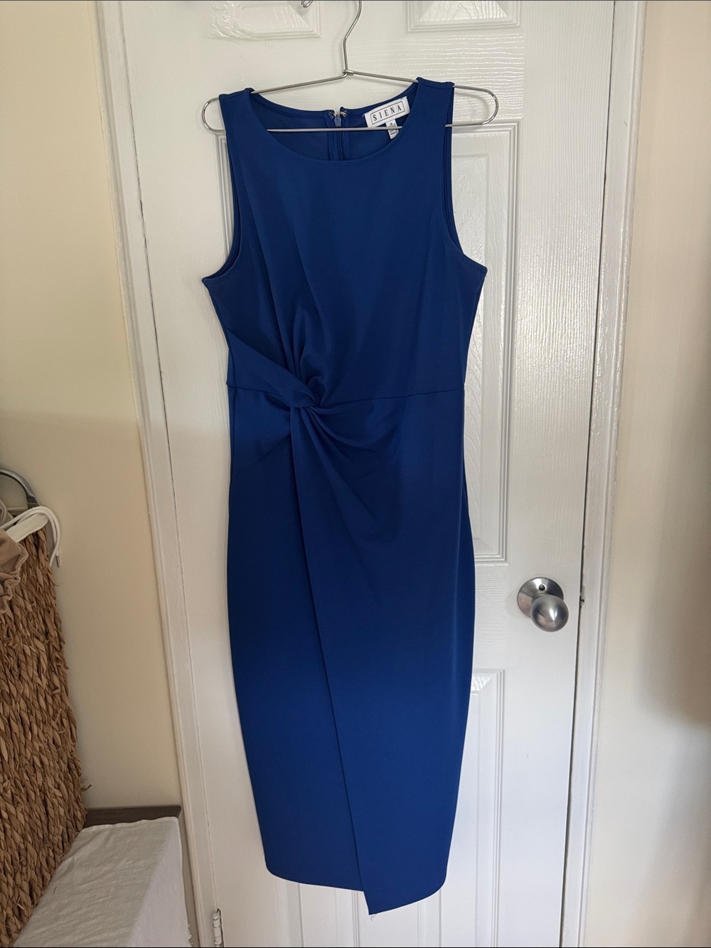 SLEEVELESS TWIST-FRONT MIDI DRESS — Blue